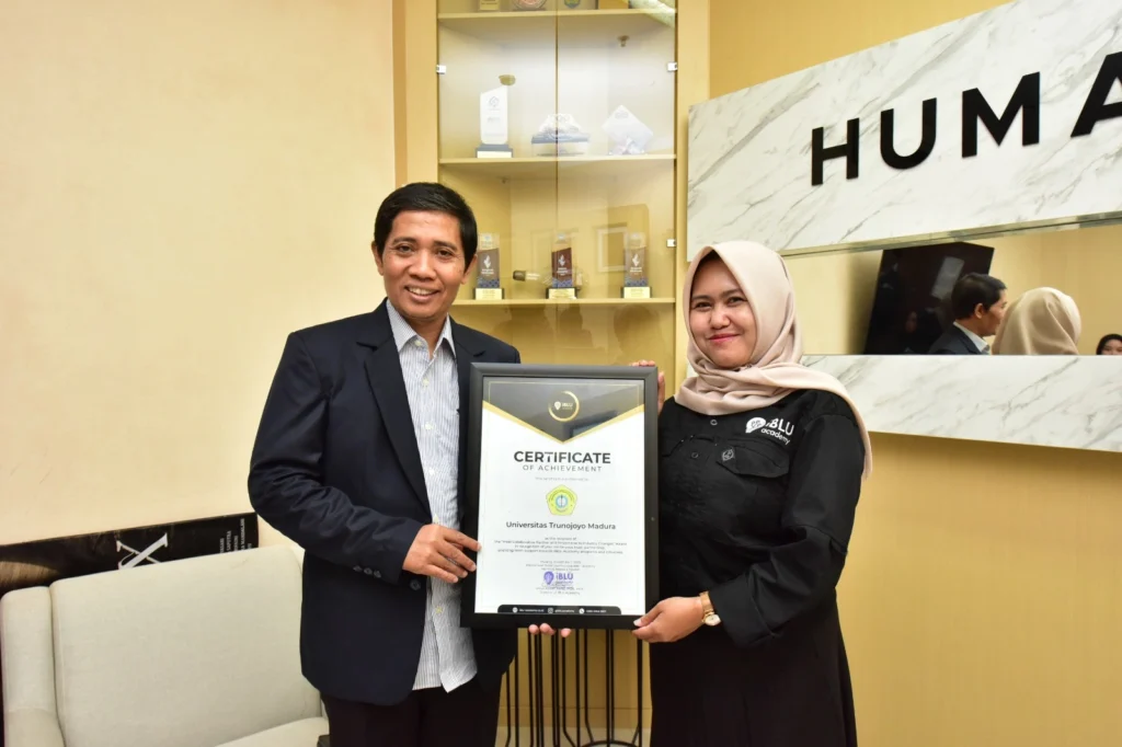 Universitas Trunojoyo Madura Terima Penghargaan dari iBLU Academy sebagai Mitra Paling Kolaboratif dan Responsif terhadap Perubahan Industri