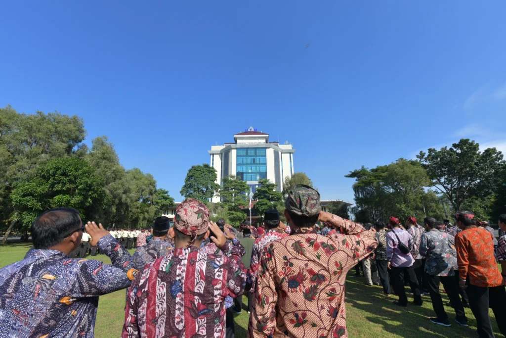 UTM Gelar Upacara Hardiknas 2026, Tegaskan Komitmen Wujudkan Pendidikan Bermutu untuk Semua