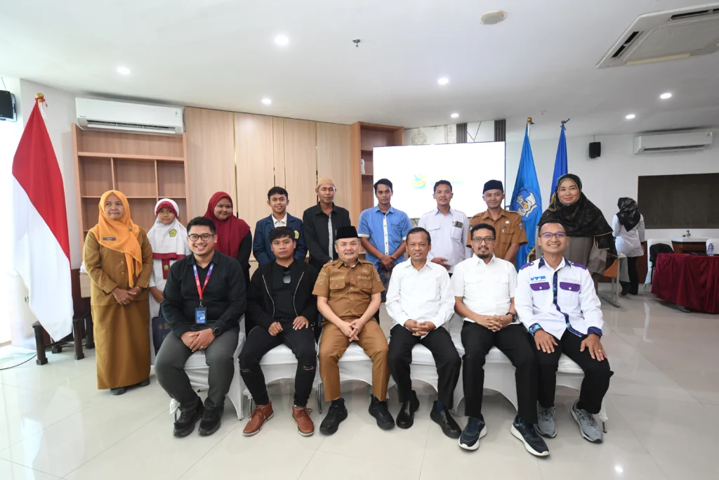 Sembilan Penerima Hadiah Umrah Dies Natalis ke-25 UTM Resmi Diberangkatkan